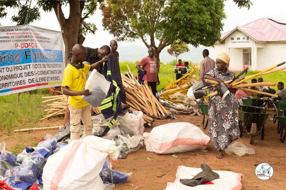 TANGANYIKA: P-DDRCS CONCLUDES DISTRIBUTION OF FARMING TOOLS TO EX-COMBATANTS AND COMMUNITY MEMBERS IN MULANGE, KISALABA AND KASAMA